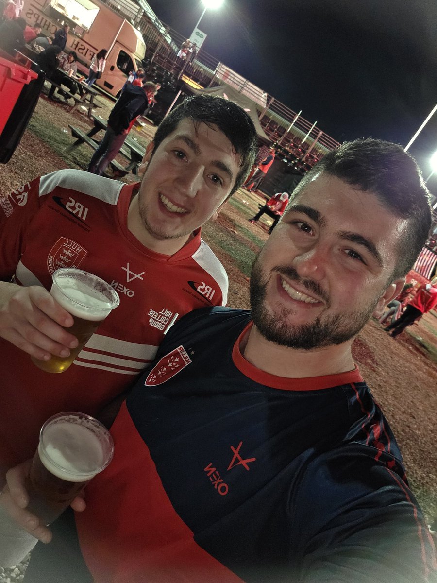 AndrewDixon1998's tweet photo. Thursday nights in HU9🔴⚪️ https://t.co/cmVp4PB2r9