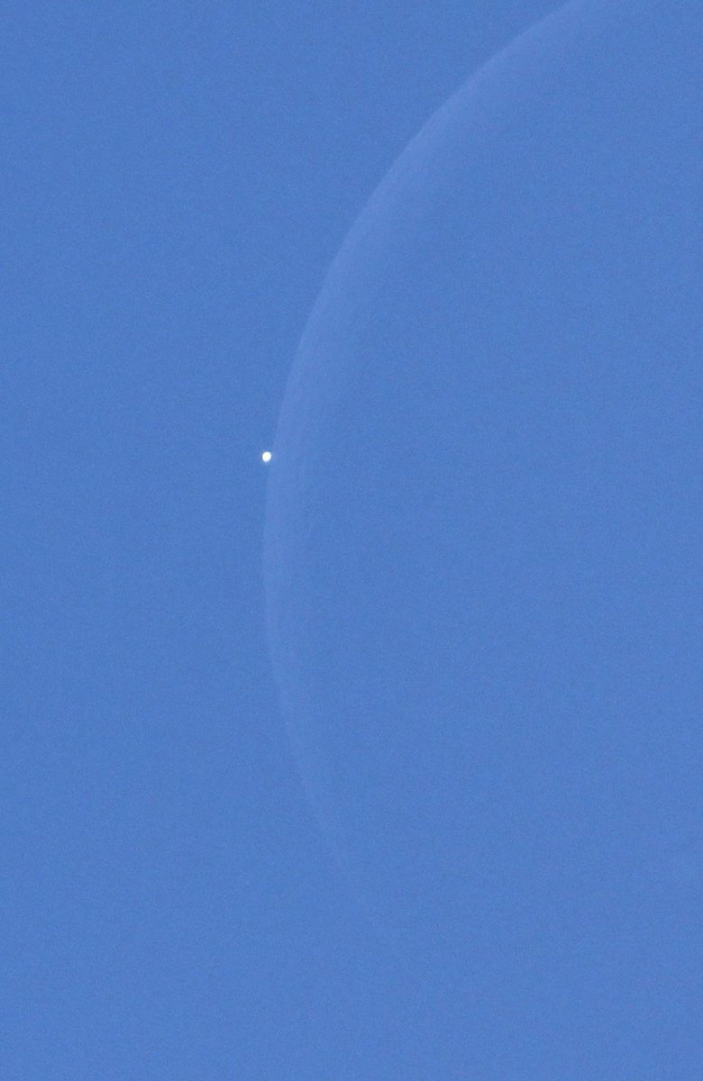 VENUS planet &amp; Crescent 🌙 
Photo: <a href="/lebribri/">sebastien lebrigand</a> (France)