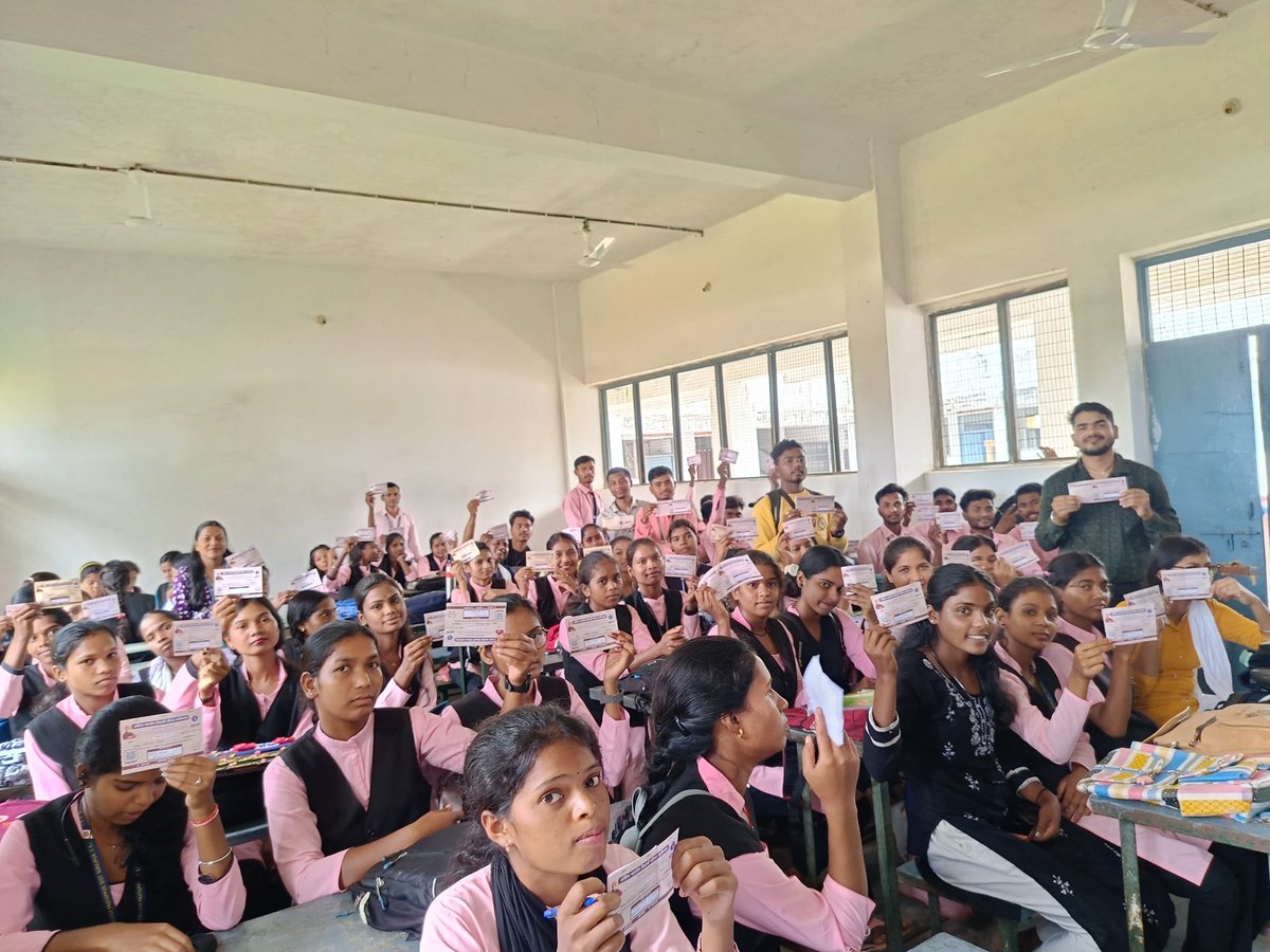 अभाविप सूरजपुर जिले के विभिन्न इकाइयों के कार्यकर्ताओं द्वारा अधिकतम महाविद्यालयीन सदस्यता अभियान के दिन सदस्यता अभियान चलाकर सैंकड़ों की संख्या में विद्यार्थियों को अभाविप का सदस्यता दिलाया गया

#छात्र_शक्ति_राष्ट्र_शक्ति।
#JoinAbvp🚩