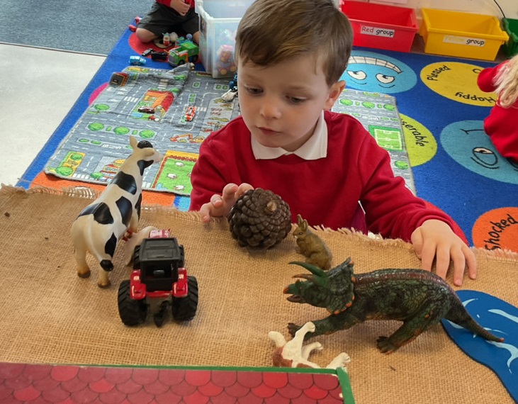 Nursery have had a great first full week exploring their new classroom and resources, making friendships and taking part in lessons such as RE, math, phonics and topic (All about me). Thank you for a great week nursery!