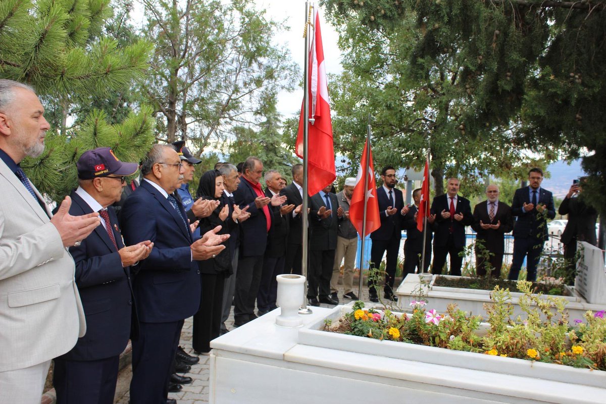 19 Eylül Gaziler Günü kapsamında Kaymakamımız Sayın Bilge YILDIRIM, Belediye Başkanı İsmail ÇETİNKAYA , ilçe protokolü ve kahraman Gazilerimizin katılımı ile çelenk sunma töreni gerçekleştirilmiş, akabinde şehitlik ziyareti ile tören son bulmuştur.