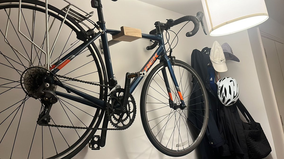 wee_sooz's tweet image. @StolenRide trek lexa turquoise with orange lettering and a silver pannier rack stolen in Clapton near milfields park last night (18 September).
