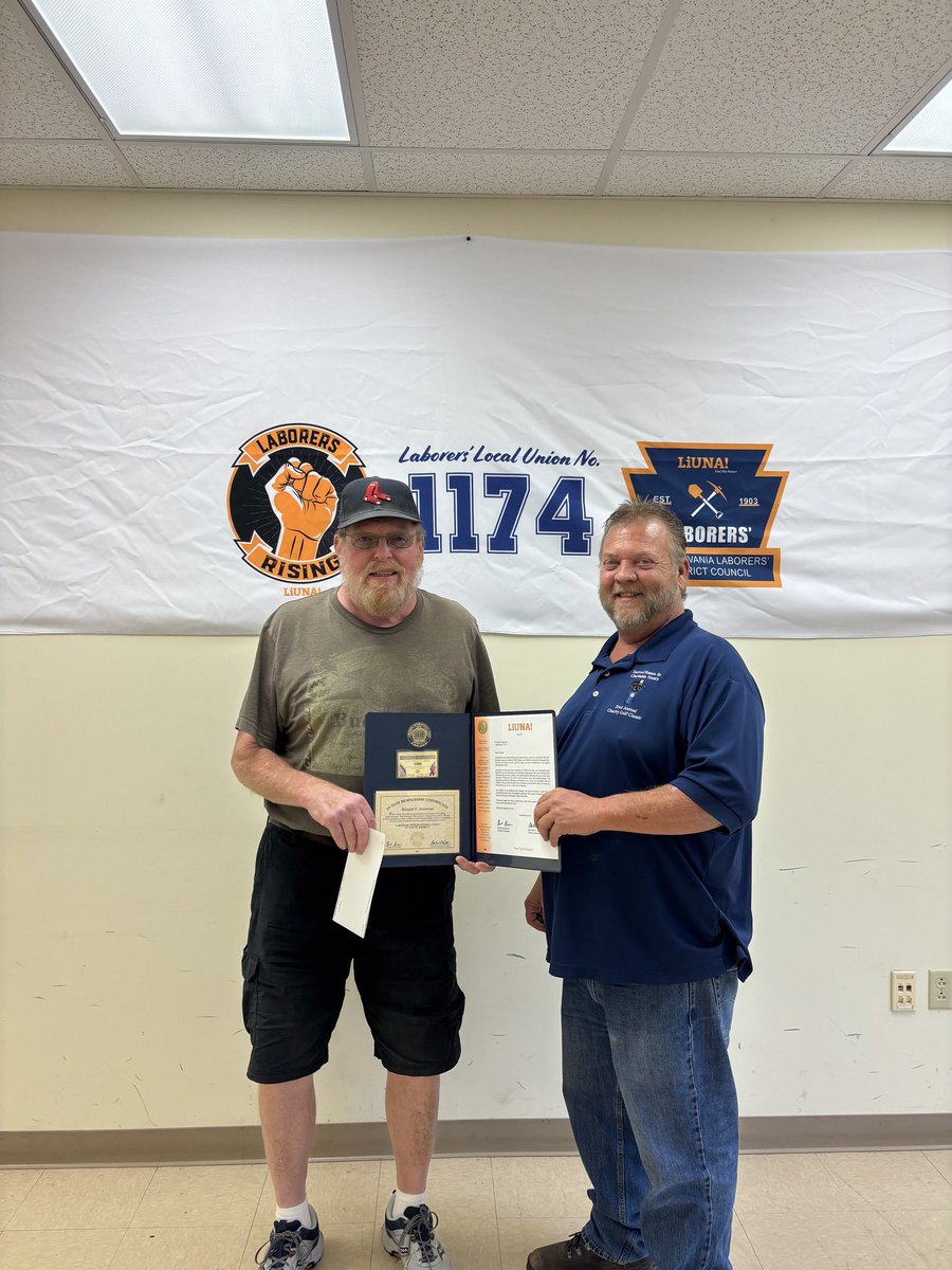 𝟓𝟎 𝐘𝐞𝐚𝐫𝐬 𝐨𝐟 𝐔𝐧𝐢𝐨𝐧 𝐏𝐫𝐢𝐝𝐞.

Brother Ronald Nattress of <a href="/LiUNALocal1174/">LiUNA Local 1174</a> was recently honored with his Gold Card by Business Manager Mike Knecht, recognizing five decades of hard work, loyalty, and unwavering commitment to <a href="/LIUNA/">LIUNA</a>.

From building our communities to
