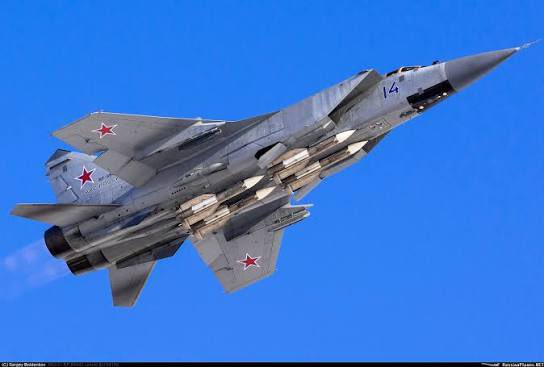 Tres aviones rusos Mig 31 entraron en el espacio aéreo de Estonia, que también integra la OTAN, y permanecieron 12 minuntos dentro hasta que se activaron a aviones italianos F 35 para interceptarlos
Putin sigue midiendo reacciones