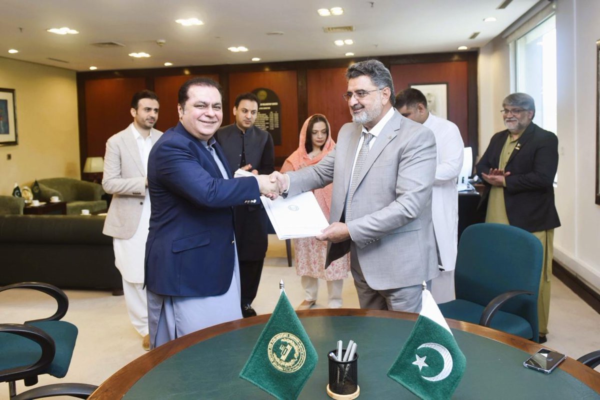 PIPS_GOV's tweet image. The Pakistan Institute for Parliamentary Services (PIPS) and Islamia College University Peshawar (ICUP) signed a landmark Memorandum of Understanding (MoU) on September 19, 2025, at PIPS Campus, Islamabad.
