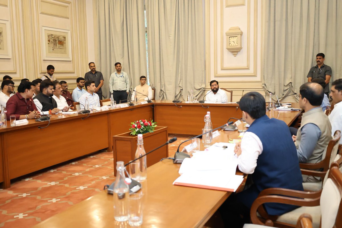 कल्याण - डोंबिवली महापालिका क्षेत्रात ६५ इमारती अनधिकृत ठरविण्यात आल्या आहेत. यातील रहिवाशांची संबंधीत विकासकाकडून फसवणूक झाली असल्याने आज हजारो कुटुंब बेघर होण्याच्या छायेत आहेत. तर न्यायालयाकडून या इमारती निष्कासित करण्याचे आदेश देण्यात आले आहे. मात्र असे झाल्यास काही हजार