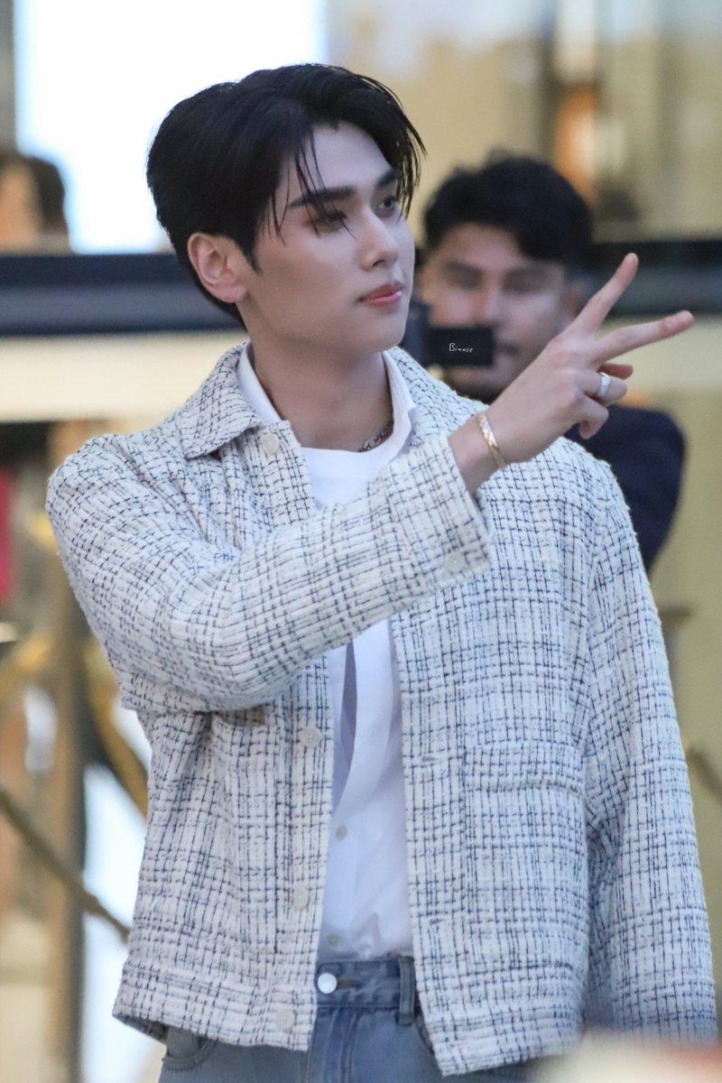 สองนิ้วเท่ๆ ✌🏻✨

DUNK x CHANEL
.𖥔 ݁ ˖ <a href="/dunknatachai/">dunknatachai</a> #dunknatachai ⋆.˚