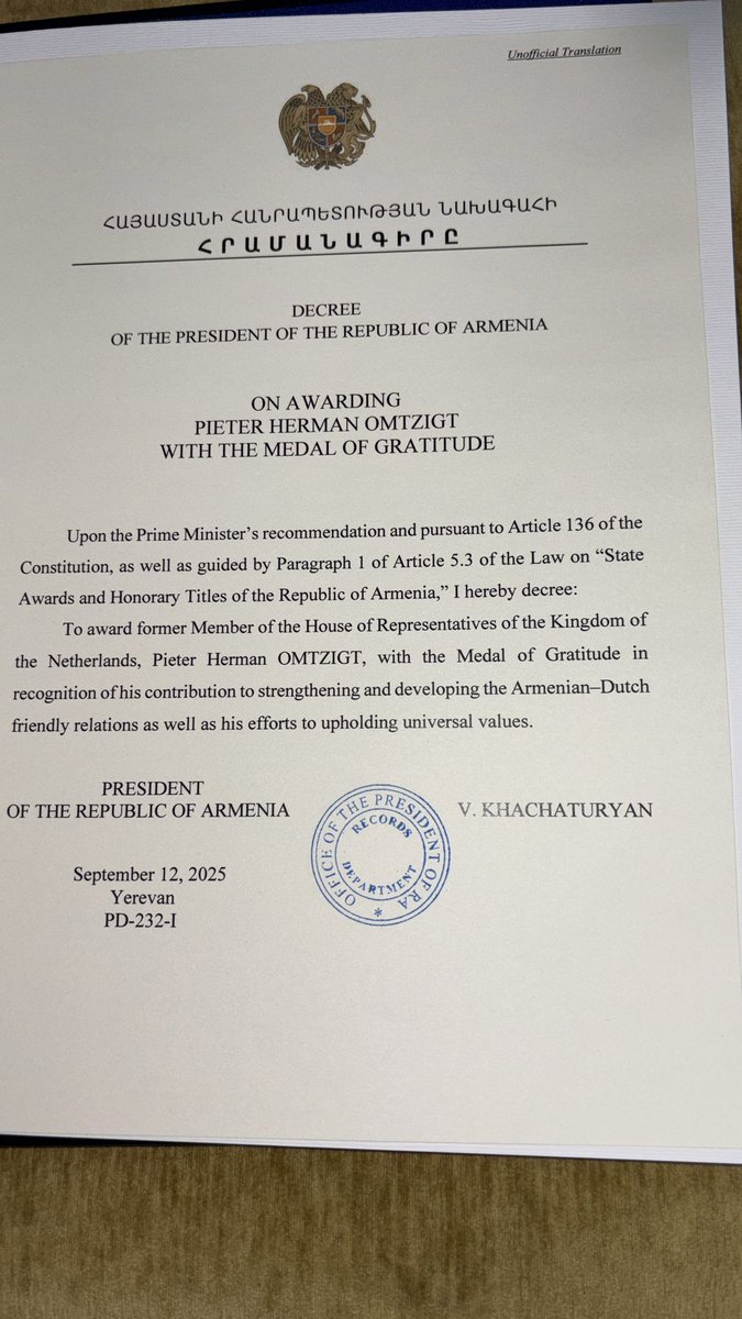 Verrast en vereerd door deze erkenning, die de minister van buitenlandse zaken van Armenië mij overhandigde:
facebook.com/story.php?stor…