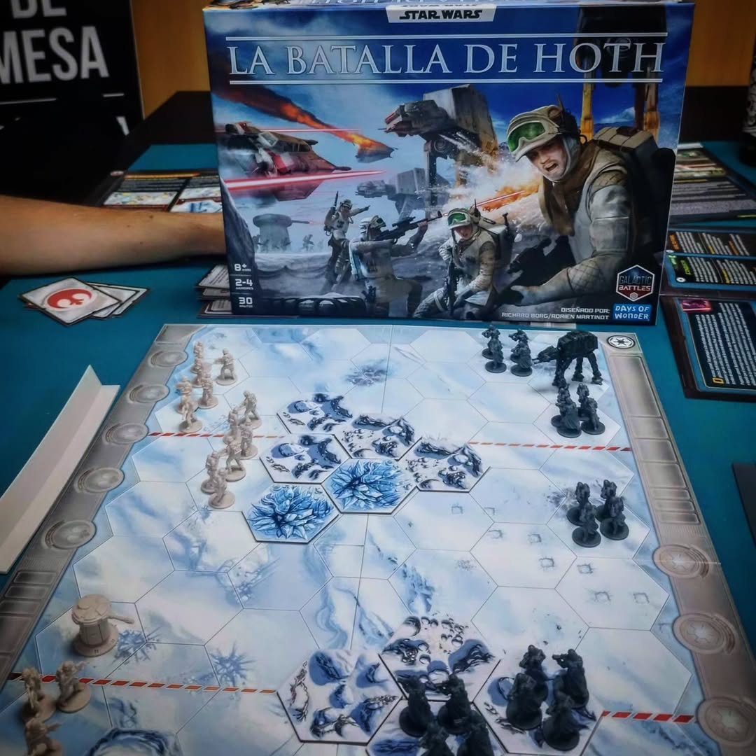 aclupusinfabula's tweet photo. ❄️ ¡Llegan los AT-AT a Lupus in fabula! ❄️
Nos ha gustado mucho "La batalla de Hoth" (partidas rápidas y tensas, y minis que molan), aunque todavía nos quedan más rondas pendientes para sacarle todo el jugo 🐺
Seguro que verá mesa más veces 🐺
#StarWars @Asmodee_es #Juegodemesa https://t.co/bUMDBLGmFT