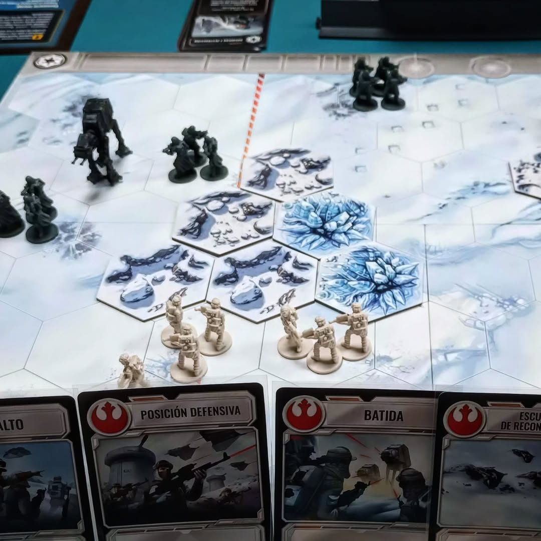 ❄️ ¡Llegan los AT-AT a Lupus in fabula! ❄️
Nos ha gustado mucho "La batalla de Hoth" (partidas rápidas y tensas, y minis que molan), aunque todavía nos quedan más rondas pendientes para sacarle todo el jugo 🐺
Seguro que verá mesa más veces 🐺
#StarWars <a href="/Asmodee_es/">asmodee</a> #Juegodemesa