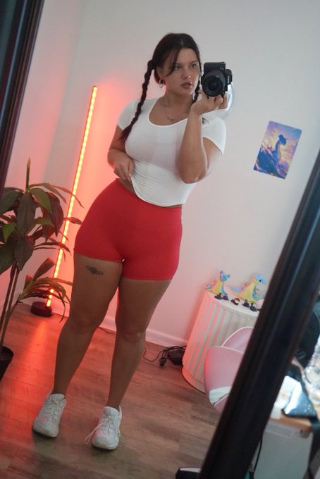 Watch Emily Jones's leaked NSFW photo on TwXstars