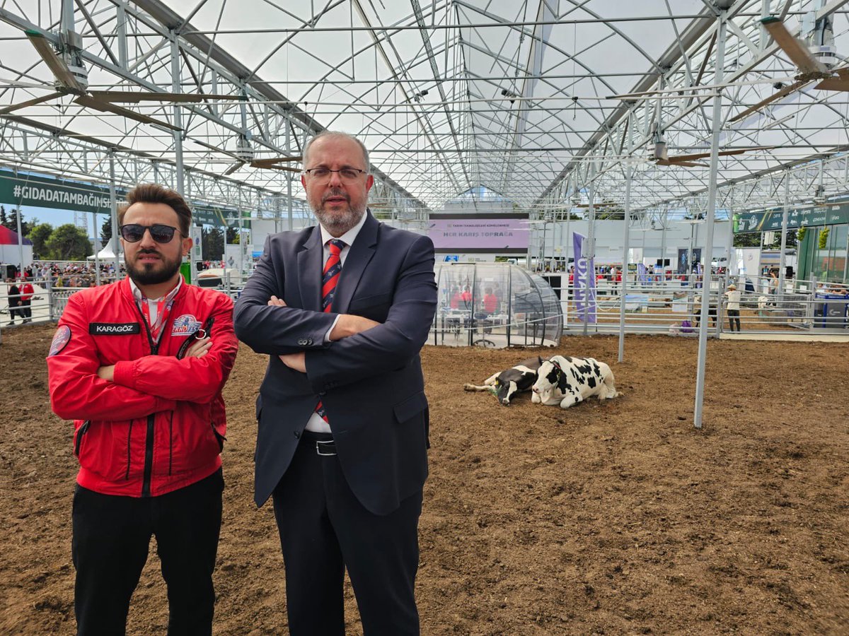 Teknofest, tam bağımsız Türkiye yolunda üreten yeni bir nesil yetiştiriyor. Aksaray'dan, Tokat'tan, Bursa'dan, Konya'dan yarışmalara katılan gençlerin gözleri parıldıyor. Teknofest gençliği geliyor 
       Teknofest'in bu seneki en ilginç kısmı ise tarım teknolojileri alanı. Son