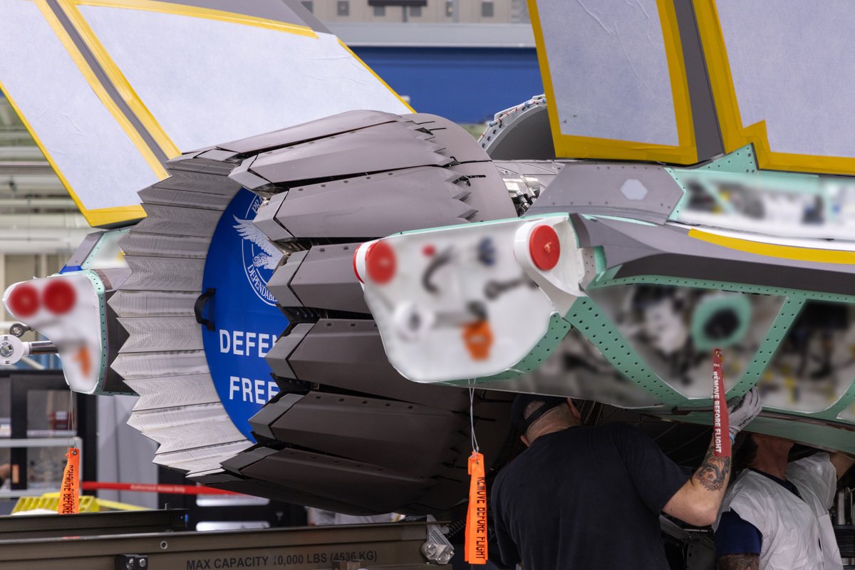 FinnishAirForce's tweet image. The engine has been installed in Finland’s first F-35 fighter, aircraft JF-501, at Lockheed Martin’s facility in Fort Worth, United States. The aircraft is powered by one Pratt &amp;amp; Whitney F135-PW-100 bypass turbofan engine.

📸 @LockheedMartin 

#ilmavoimat #F35Programme #JF501