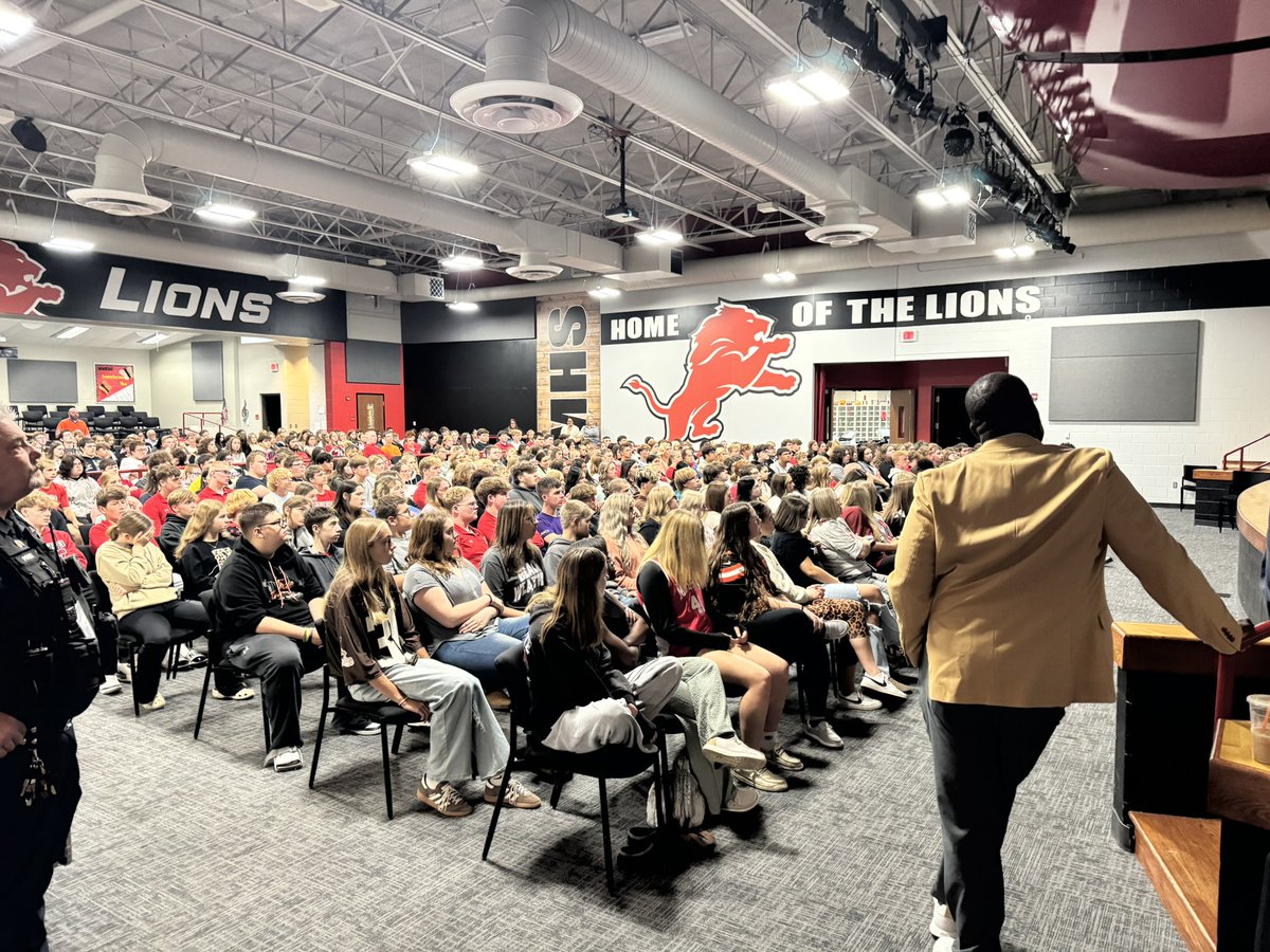 Great opportunity today for the Minerva High School student body!!!!! Pro Football Hall of Fame member Randall McDaniel is here to talk to our kids about his life experiences. #GoLions