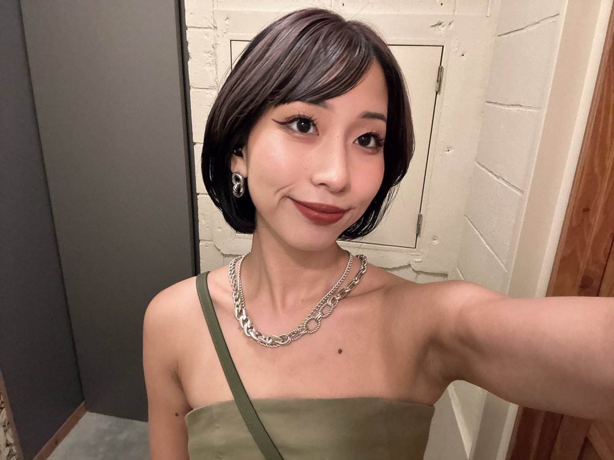 10㎝切りました✂️💇🏻‍♀️

3月ぶりにバッサリ〜！！最高！

それはそうとみなさん
わたしの個人イベントきてくださいね！？

eplus.jp/sf/detail/4401…

#HAGANE
#凪希