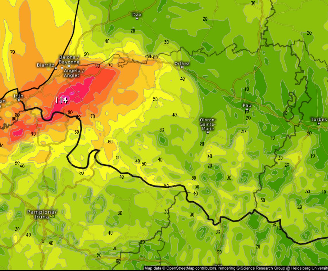 VigipreventionM's tweet photo. 💨• #Prévisions des #vents en #France – Prochaines 24 heures!!
🌬️Plusieurs régions de #France connaîtront des épisodes #venteux au cours des prochaines 24 heures.
➤ #Vent d’#Autan
Sous l’influence de l’anticyclone positionné vers l’Europe de l’Ouest et de la dépression sur le golfe de #Gascogne, le vent d’Autan se lèvera avec des rafales de 60-80km/h, pouvant atteindre 80-90km/h au pied du massif de la Montagne Noire.
➤ Pays basque
Un coup de vent est attendu dans la nuit. Dans une atmosphère #fraîche, le vent pourrait basculer au secteur #Sud et se renforcer avec des rafales de 80 à 90 km/h, localement jusqu’à 100 km/h au pied des #Pyrénées. On ne peut toutefois pas parler de « #galerne », car ce phénomène est associé à un vent de secteur nord-ouest, ce qui ne sera pas le cas ici.
➤ Est du #MassifCentral
Demain, le vent se lèvera également dans l’est du Massif central avec des rafales de 50 à 70 km/h du nord de #Rhône-#Alpes au Val de #Saône.
Des rafales plus soutenues, de 65 à 85 km/h, sont prévues entre le sud de #SaintÉtienne et le sud de #Lyon, notamment sur les monts du #Forez.
➤ Côtes de la #Manche
Samedi soir, un coup de vent concernera le littoral de la Manche en lien avec le passage d’une dépression. Des rafales de 65 à 90 km/h sont attendues sur ces secteurs côtier.
{@ meteologix - @ meteociel}