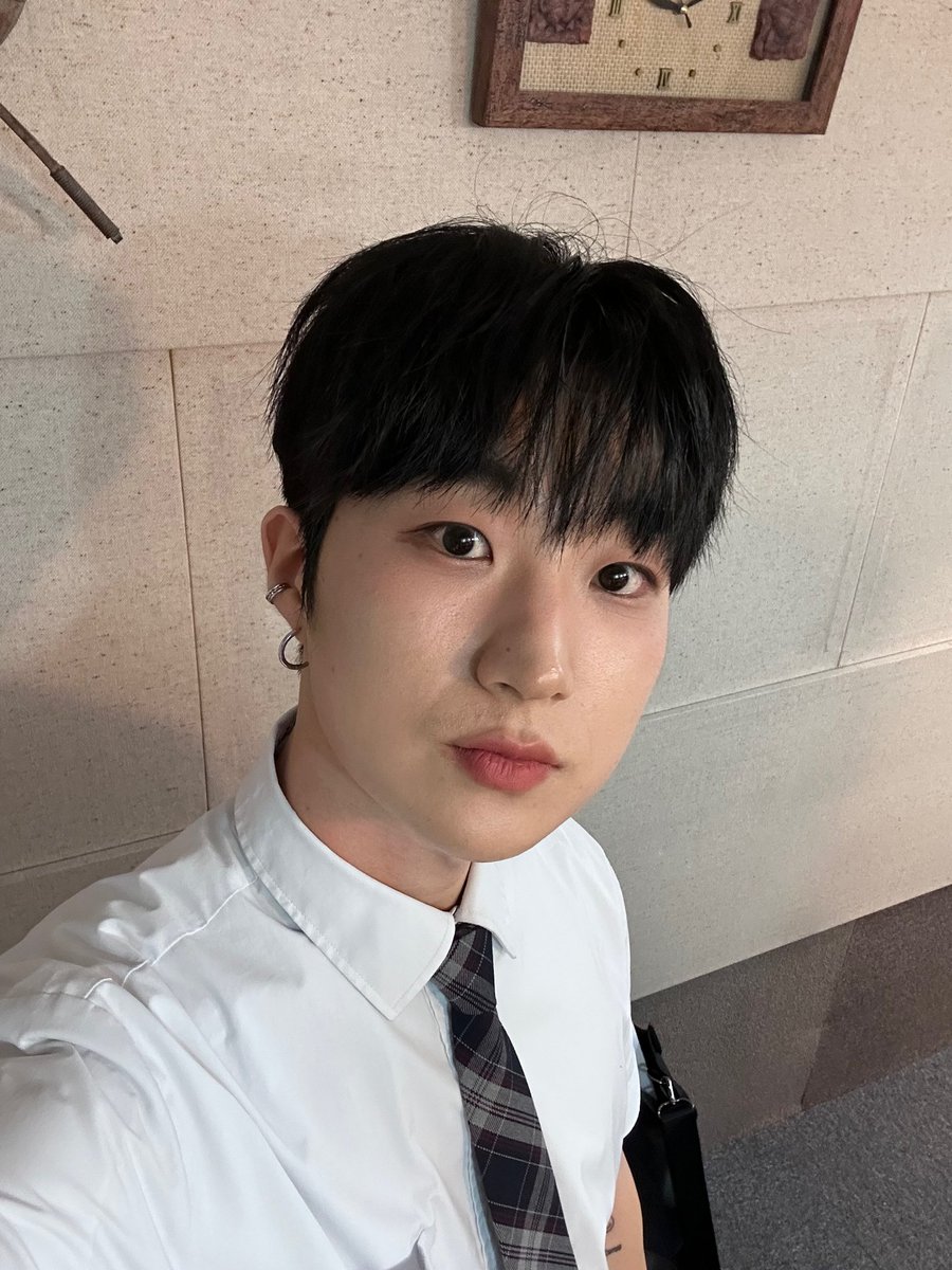Taetaeeeee_'s tweet photo. 250914 준태 링크

교복 준태 내 취저
내 학창시절엔 저런 친구 없었는데요🥹

#JINTAE #INAMINUTE #준태 #인어미닛 https://t.co/KlLilH4JSU
