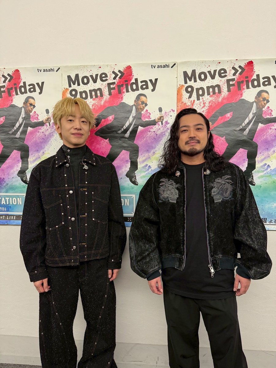 【#Mステ 放送中】

このあとは #CreepyNuts👏

TV初披露🎤✨
最新曲「眠れ」🌙

#ウラステ 本番前に🙂📷✨