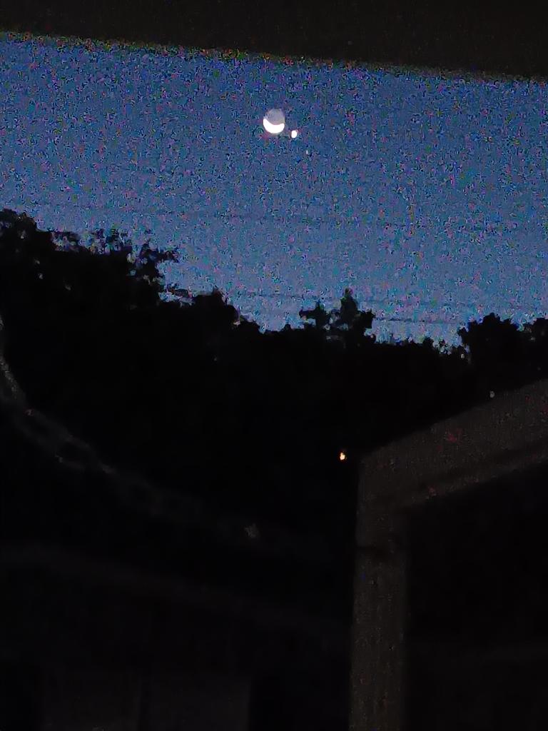 ClarenceJHarmo2's tweet image. First picture of the Moon station