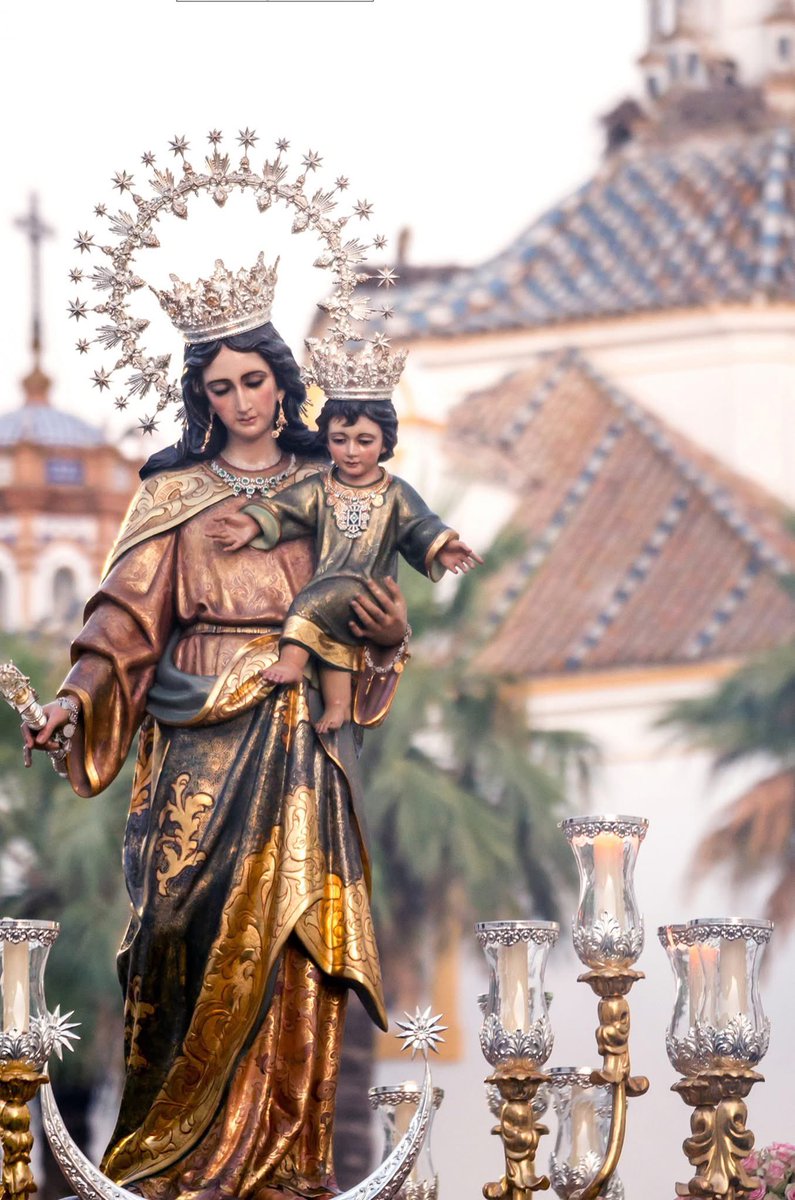 PabloGTorrejon's tweet image. Seguramente sea una de las imágenes que pasen desapercibidas en la #MagnaMarianadeHuelva de mañana pero  el conjunto y la belleza que desprende María Auxiliadora de La Palma del Condado merece una mención especial y un tuit de apreciación.