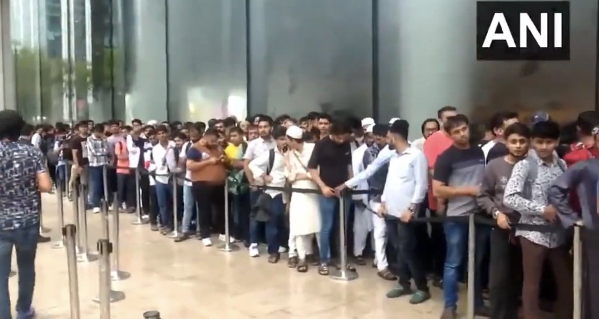 🚨After Rahul Gandhi’s call,  Gen Z hit the streets - Not to topple the govt but.. 

1. To vote for Sanghi ABVP ✌🏻
2. To grab iPhone 17 😂

Poor Pappu 😭😂

#GenZ #iPhone17