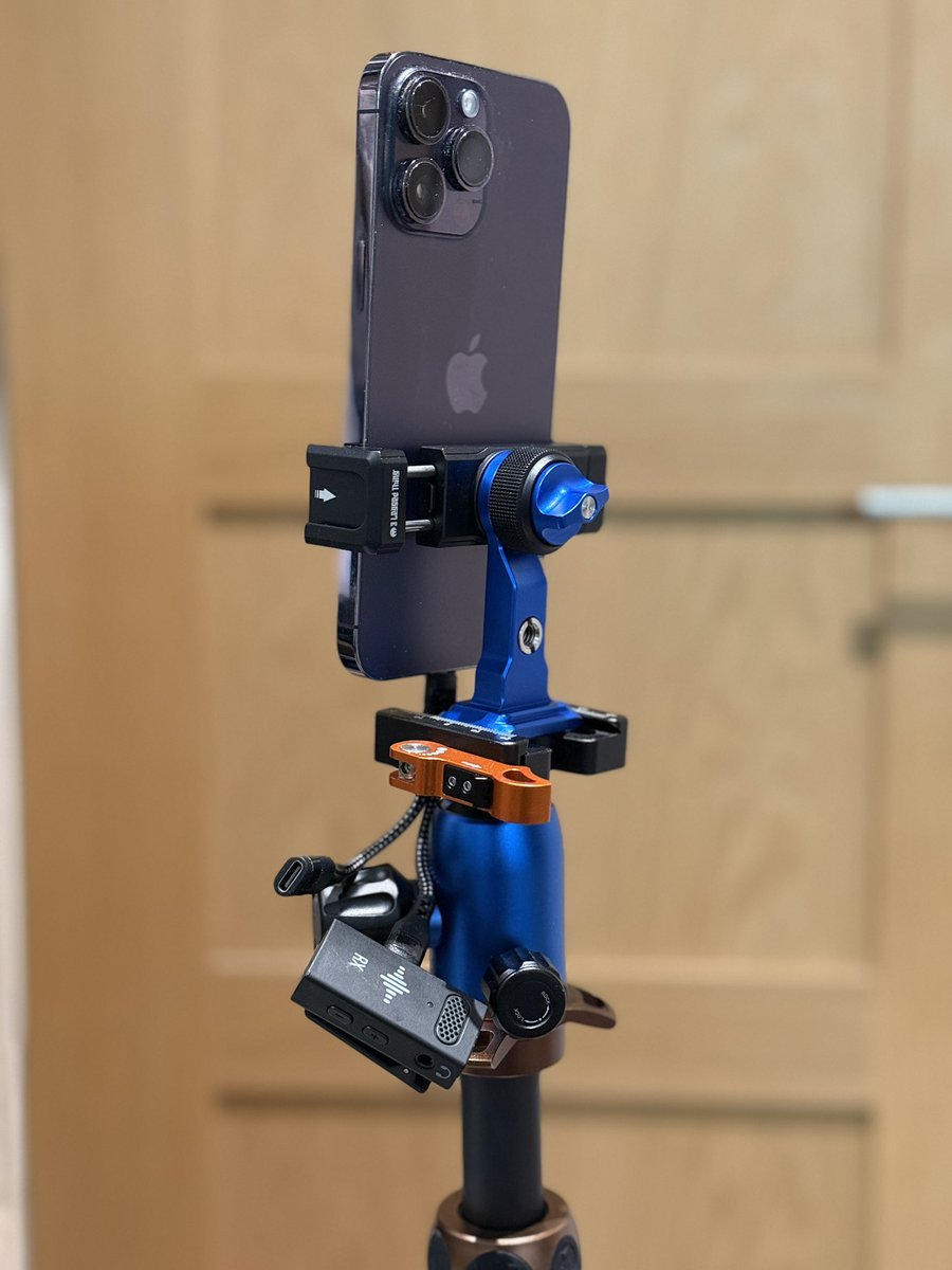 Nice little upgrade to my filming kit today with Phil - the smartphone holder from 3 Legged Thing. Paired with my Leo tripod and Str3amcase microphones it’s a perfect compact solution for my videos.