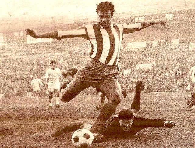 “Nosotros esos días contra el Madrid nos crecíamos, éramos los mejores del mundo. Nos conjurábamos en la caseta y decíamos: a estos hay que partirles el culo. Y les ganábamos con todas las de la ley.” Muchas felicidades Jorge Mendonça!! Leyenda del Atlético de Madrid