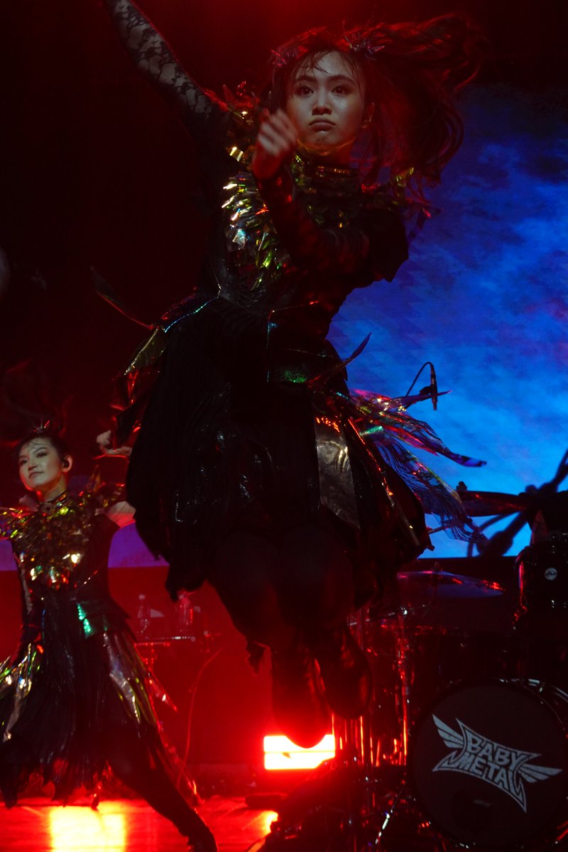 dufudufutk's tweet photo. LAシークレットGIGその２

続いてMOAMETAL集、近すぎて１枚目のジャンピングMOAはフレームに収まりきらず。

#BABYMETAL
#TheRegent https://t.co/oCwF02eihR