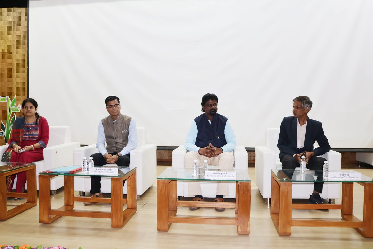 INFLIBNET's tweet image. हिंदी पखवाड़ा और हिंदी दिवस के उपलक्ष में इनफ्लिबनेट केंद्र में होने वाले विविध कार्यक्रमों का आयोजन किया गया...इस उपलक्ष में 18 एवं 19 सितंबर 2025 को हिंदी प्रतियोगिता का आयोजन किया गया और 19.9.2025 को श्री सर्वेश तिवारी...सदस्य सचिव नराकास गांधीनगर द्वारा व्याख्यान दिया गया।