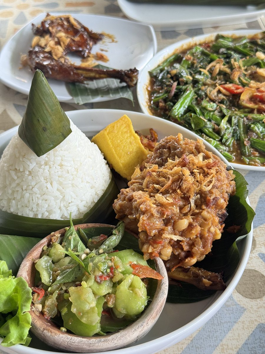 Enak juga makan genjer