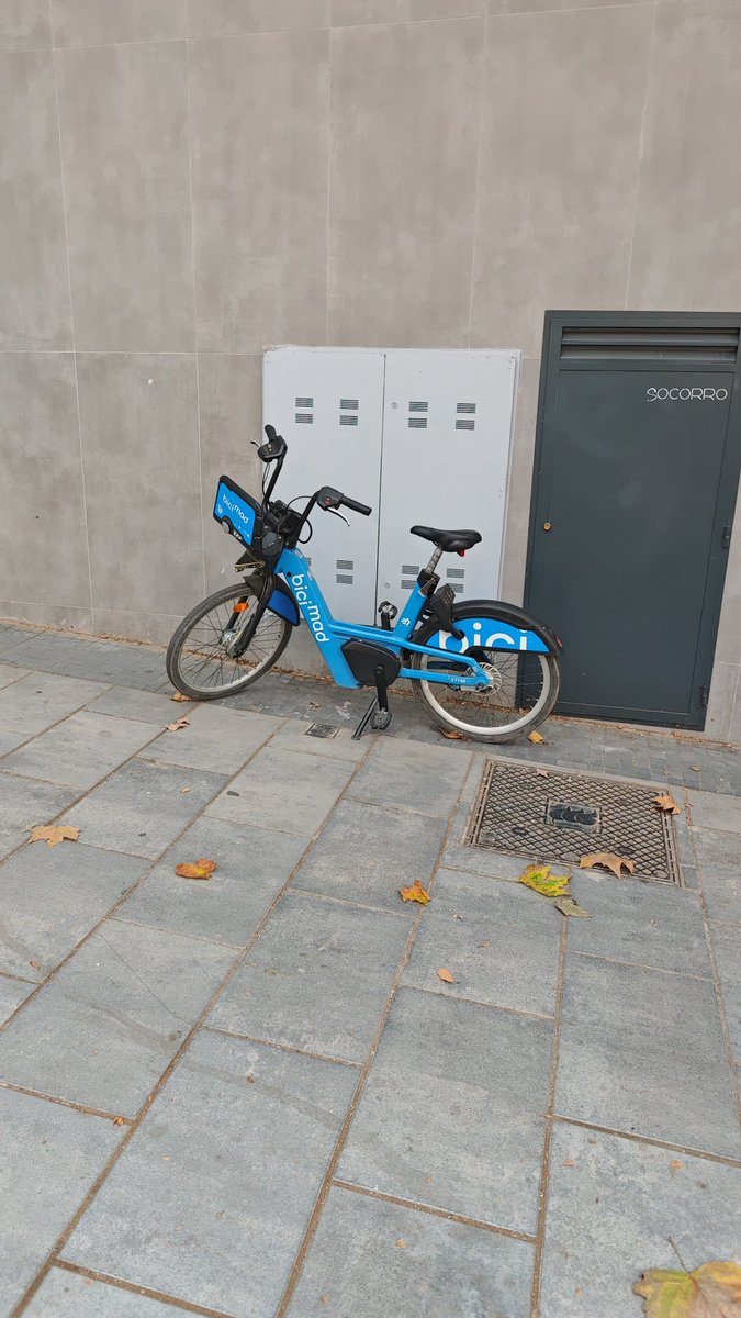 jrtuiteando's tweet image. Hola @bicimad . Bicicleta 17746 abandonada en Paseo Pontones 31.