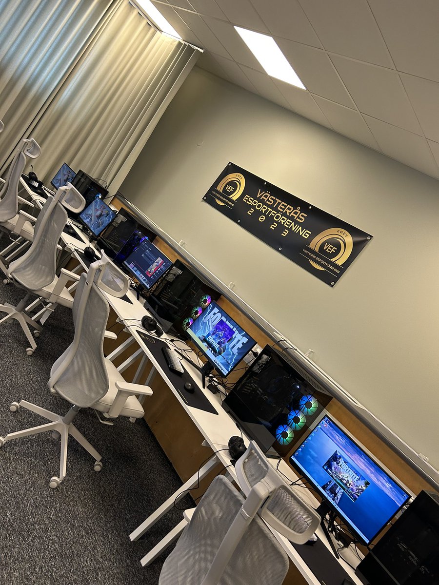 Lugnet före stormen! En fredag som börjar på Pettersbergs fritidsgård och e-sport med lokala kids slutar med att möta <a href="/JohnnySpeedsCS/">Johnny Speeds ⚡️</a> i <a href="/SECSGO/">Svenska Elitserien CS2</a>