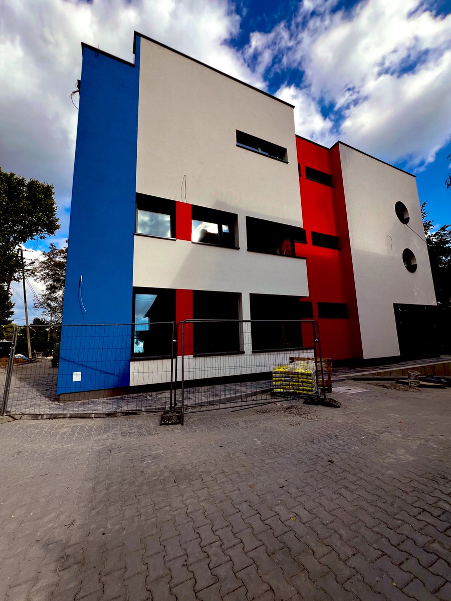 Piękne barwy będzie mieć nowy budynek przedszkola mojej córki :)

Może to przypadek, a może efekt wizyty Wislakow w szkole? Kto wie ;) 😎