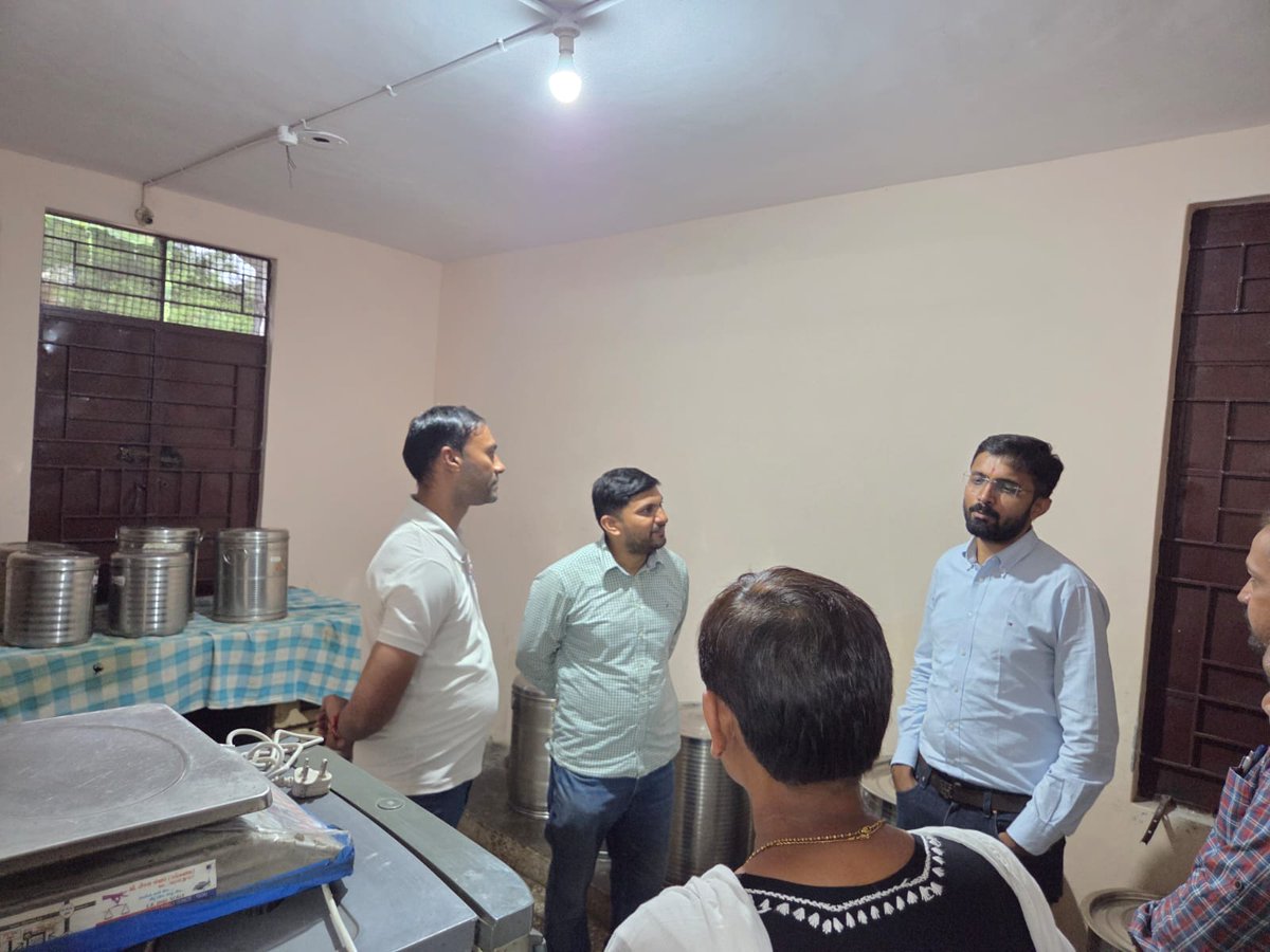 Visited Children home for boys with THO and CWC members. Verified the healthcare facilities, food facilities, and residential facilities for children.
<a href="/CollectorAnd/">Collector and DM Anand</a> <a href="/DDO_Anand/">DDO Anand</a> <a href="/JayantiRavi/">Jayanti Ravi</a> <a href="/revenuegujarat/">Revenue Dep. Gujarat</a>