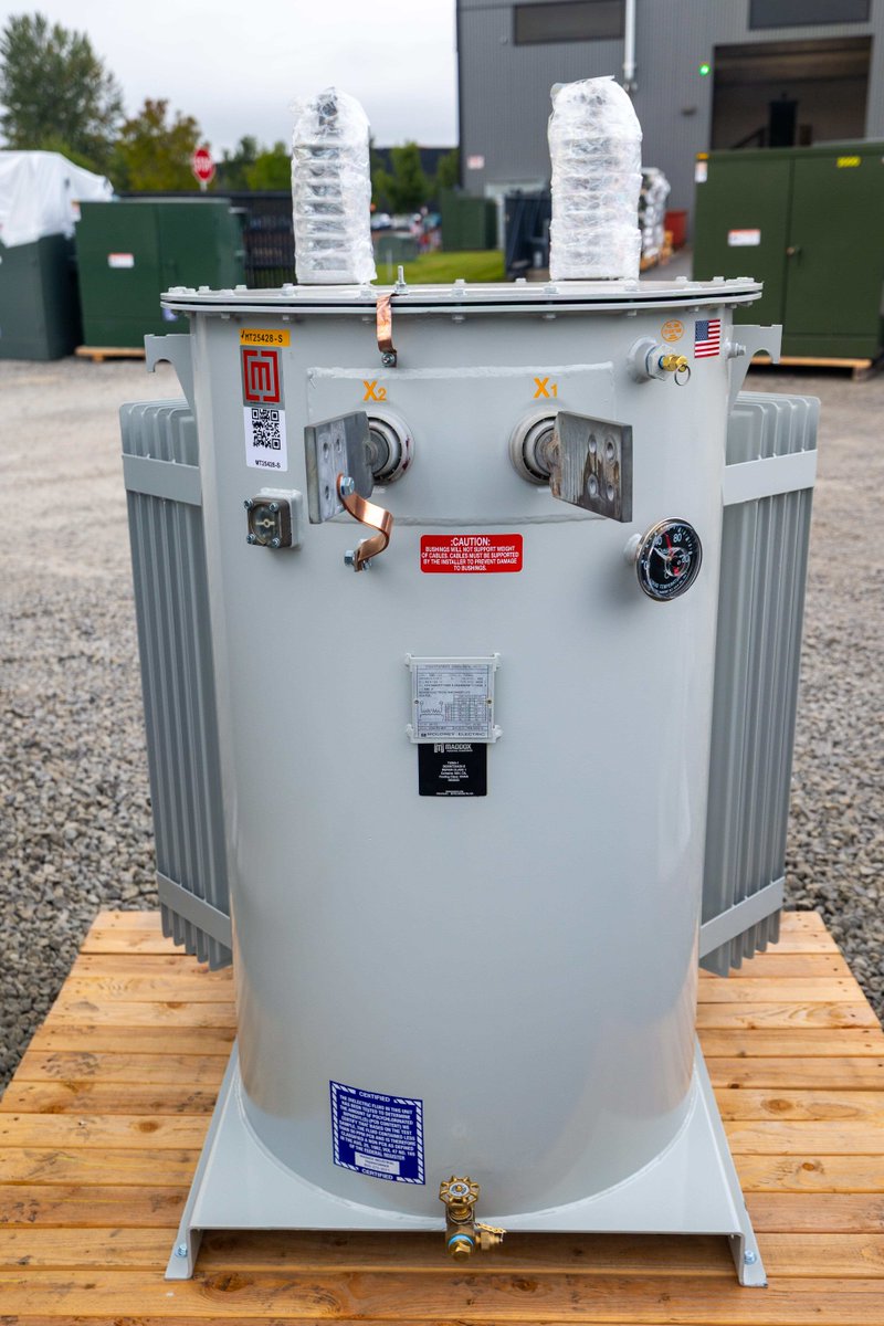 Maddoxxfmr's tweet photo. Reman polemount. Before and after.
This 500 kVA Polemount (24940 GY 14400 - 480 Y 277) is on its way to an electrical contractor in upstate New York.
#transformer #reman #remanufactured #power #polemount https://t.co/bD4FTTXoVp
