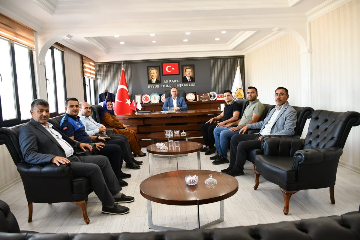 📍 AK PARTİ EYYÜBİYE İLÇE BAŞKANI

Şanlıurfa Başakşehir Futbol Akademi Kursu Genel Koordinatörü Mehmet Kılıç, İlçe Başkanımız Süleyman Elgün’ü ziyaret etti.

Yürüttükleri çalışmalarda başarılar diler, nazik ziyaretlerinden ötürü kendisine teşekkür ederiz.

#SevdamızEyyübiye