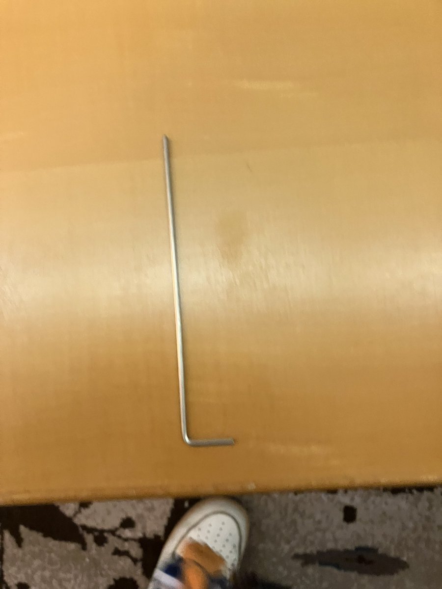 T_Robot_Labo's tweet image. プリンスホテル2階エレベータ前のテーブルに六角レンチが落ちてました
エントランスに預けました
#キャチロボ