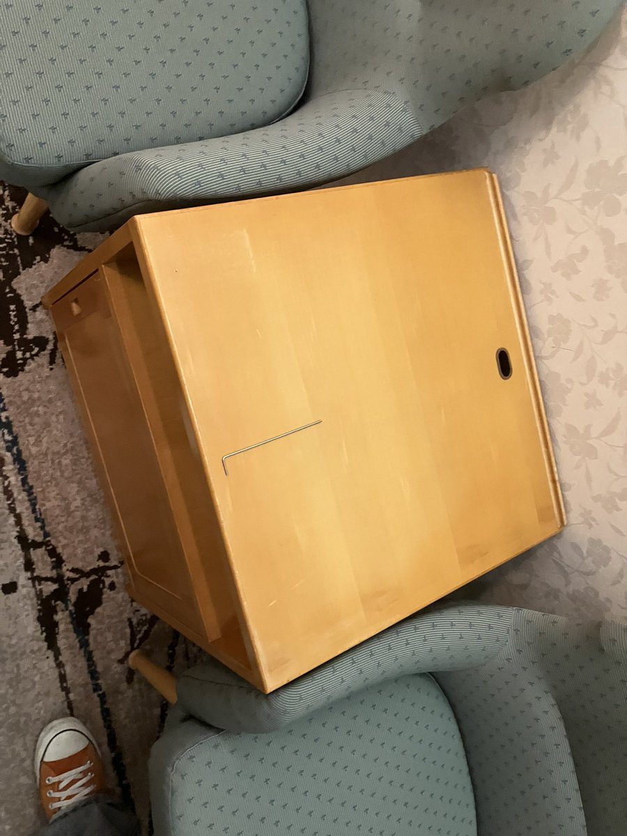 T_Robot_Labo's tweet image. プリンスホテル2階エレベータ前のテーブルに六角レンチが落ちてました
エントランスに預けました
#キャチロボ