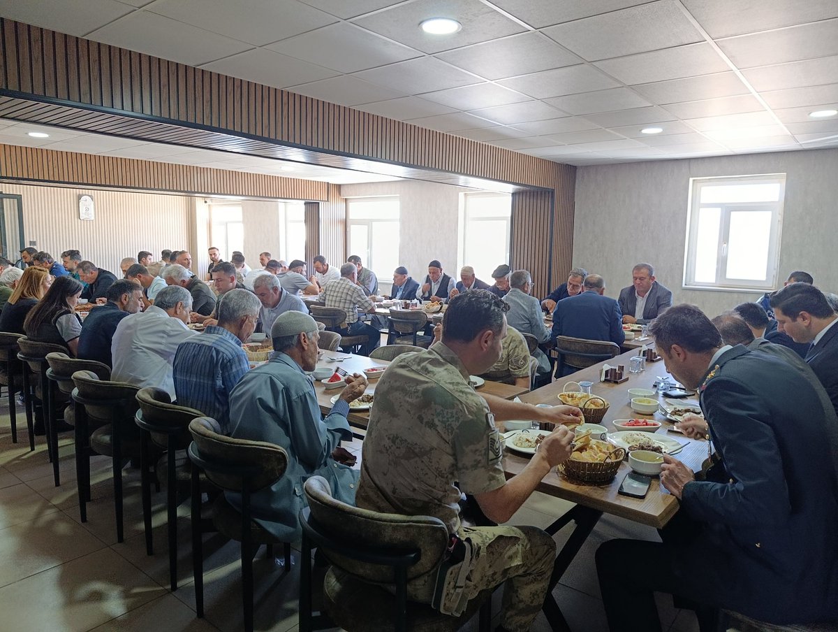 #GazilerGünü Dicle ilçe Kaymakamı Sayın Mustafa Atış, Kurum Müdürleri ve Gazilerimiz Kurumumuzda yemek etkinliğinde bir araya geldiler <a href="/Diclekaymkmligi/">Dicle Kaymakamlığı</a> <a href="/diclemem21/">Dicle İlçe Milli Eğitim Müdürlüğü</a>