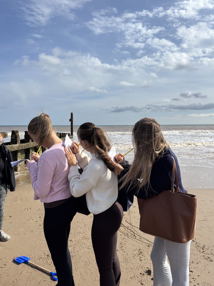 MCAhumanities's tweet photo. Another great fieldwork trip to Hornsea for Y band year 11 today! Lots of good data collection and the sun came out! ☀️ https://t.co/ilY8XtgrRn