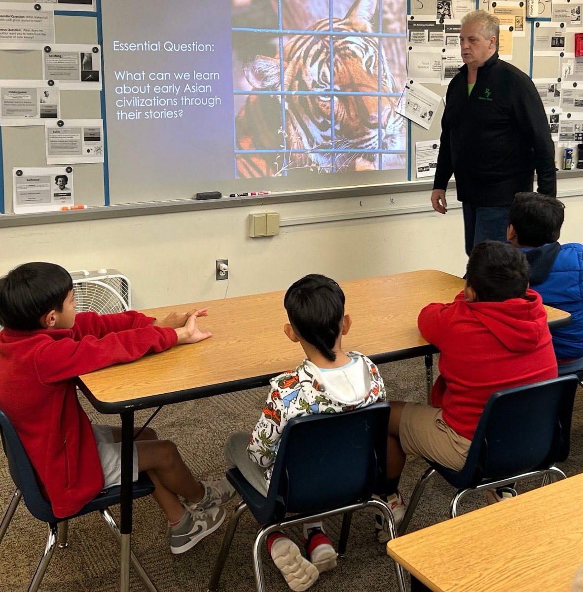 ellgcs's tweet image. Small individualized instruction using the 3Ls in Mr. Hinch ‘s class at @ReedyForkEle  #BacktoGCS