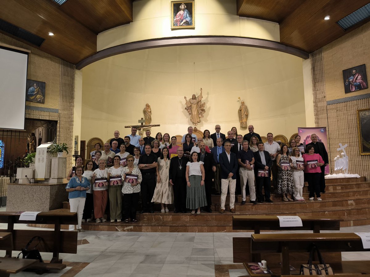 Ayer tuvo lugar en la Parroquia de San Julián de Illescas el acto de acción de gracias del X Aniversario de Proyecto Mater. La parroquia de Santa María de Illescas fue una de las parroquias que recibió el reconocimiento de Parroquia colaboradora de @proyectomater