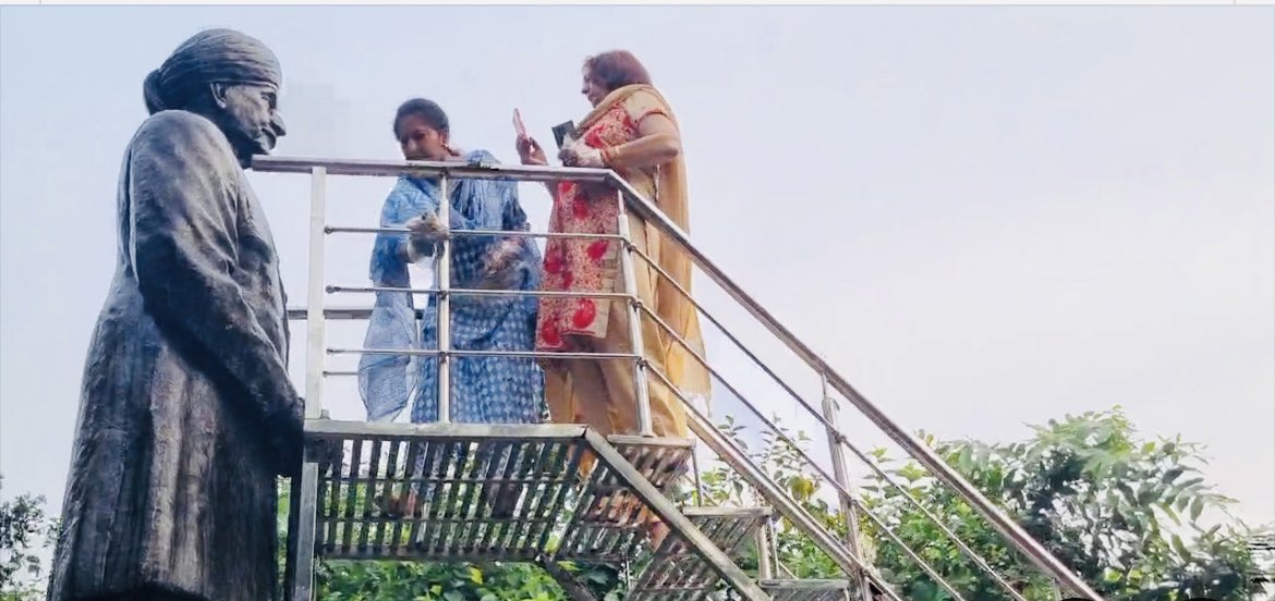 poonamguptabjp's tweet image. Conducted a cleanliness drive at Pt. Prem Nath Dogra Chowk, Jammu, to celebrate Hon’ble PM Shri Narendra Modi ji’s 75th birthday. 🎉

Let’s continue to take forward the spirit of Seva &amp;amp; Cleanliness together. 🙌
#PMModiAt75 #SwachhBharat #SevaParv