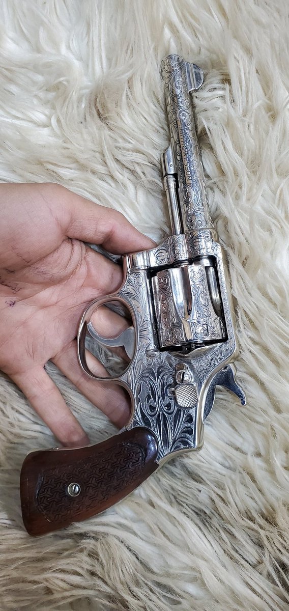 موجود مسدسات عجله ٦ خانات  فضي 
لتواصل ☎️📞📞 777709804

او علا وتساب 714412447