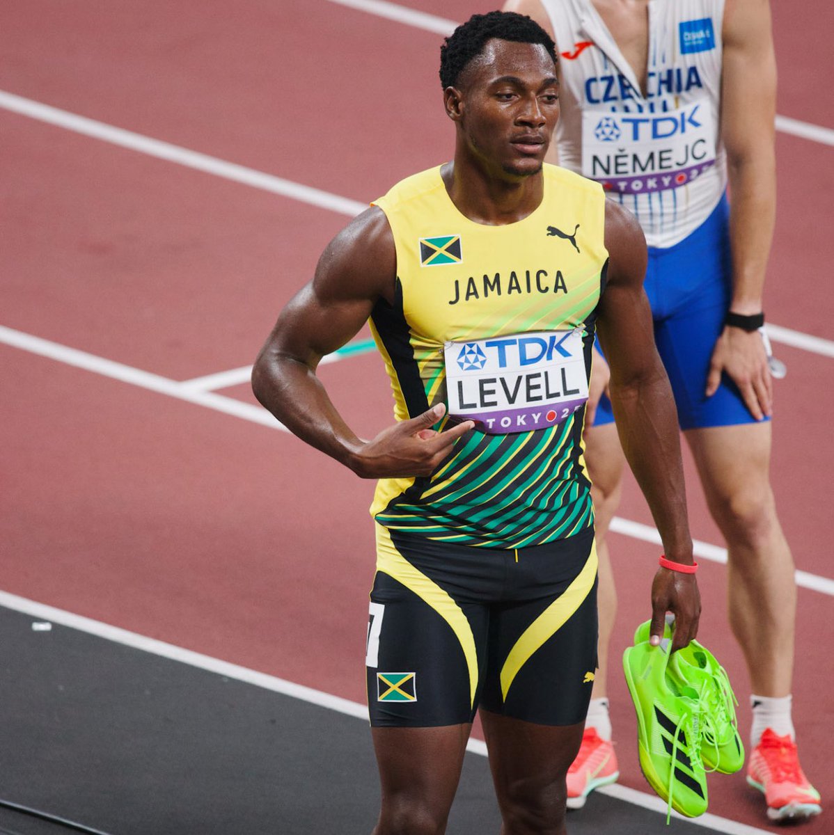 Jamaica’s men sprinters have not won medals in the 100m and 200m for the first time since 2016 when Usain Bolt won the double!

100m:
🥇- Oblique Seville
🥈- Kishane Thompson

200m:
🥉- Bryan Levell

Jamaica’s men’s sprinting is officially back!