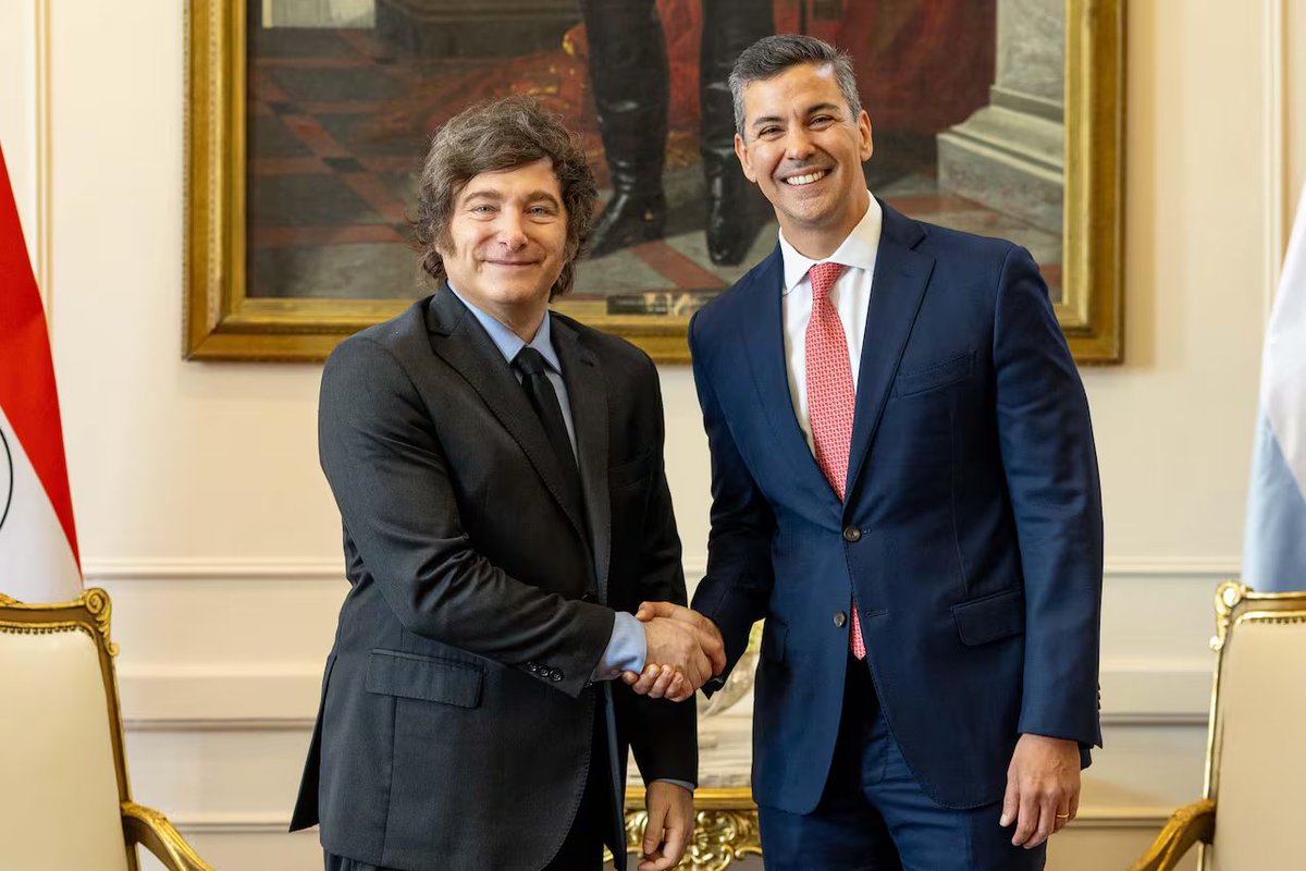 delpynews's tweet image. ▶️DIPUTADO ARGENTINO CRITICÓ A MILEI POR ELOGIAR A PARAGUAY | ​​🫢

A Miguel Ángel Pichetto no le gustó que su presidente dijera que le gustaría parecerse a nuestro país.💣

🗣️"Ayer el presidente dijo que le gustaría mucho parecerse al Paraguay. A ver, la macro paraguaya puede