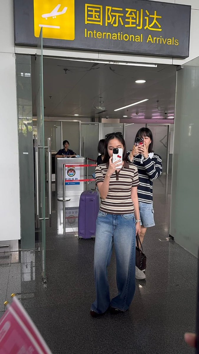 Angelstulipmx's tweet image. Sentí bien bonito al ver la reacción de #Freen al encontrarse con sus fans chinas.
#srchafreen
#FreenFanmeetingInNanning