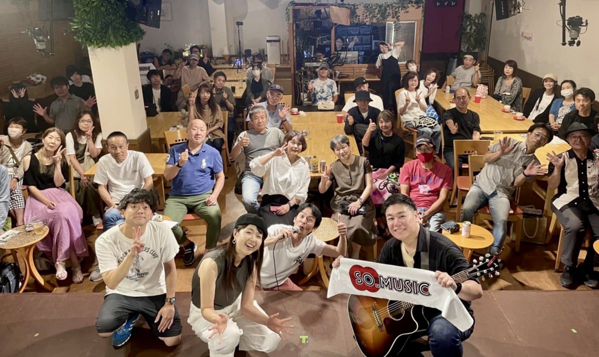 少しさかのぼり、9/15（月）はめん茶房さえずりさんにて「じゃみじゃみラジオPromotion LIVE」でした。
様々な演出の中で歌わせていただき、色んな方の力が合わさって成り立つステージだったなあと改めて感謝です。
共演のお２人もかっこよかった。
ありがとうございました！