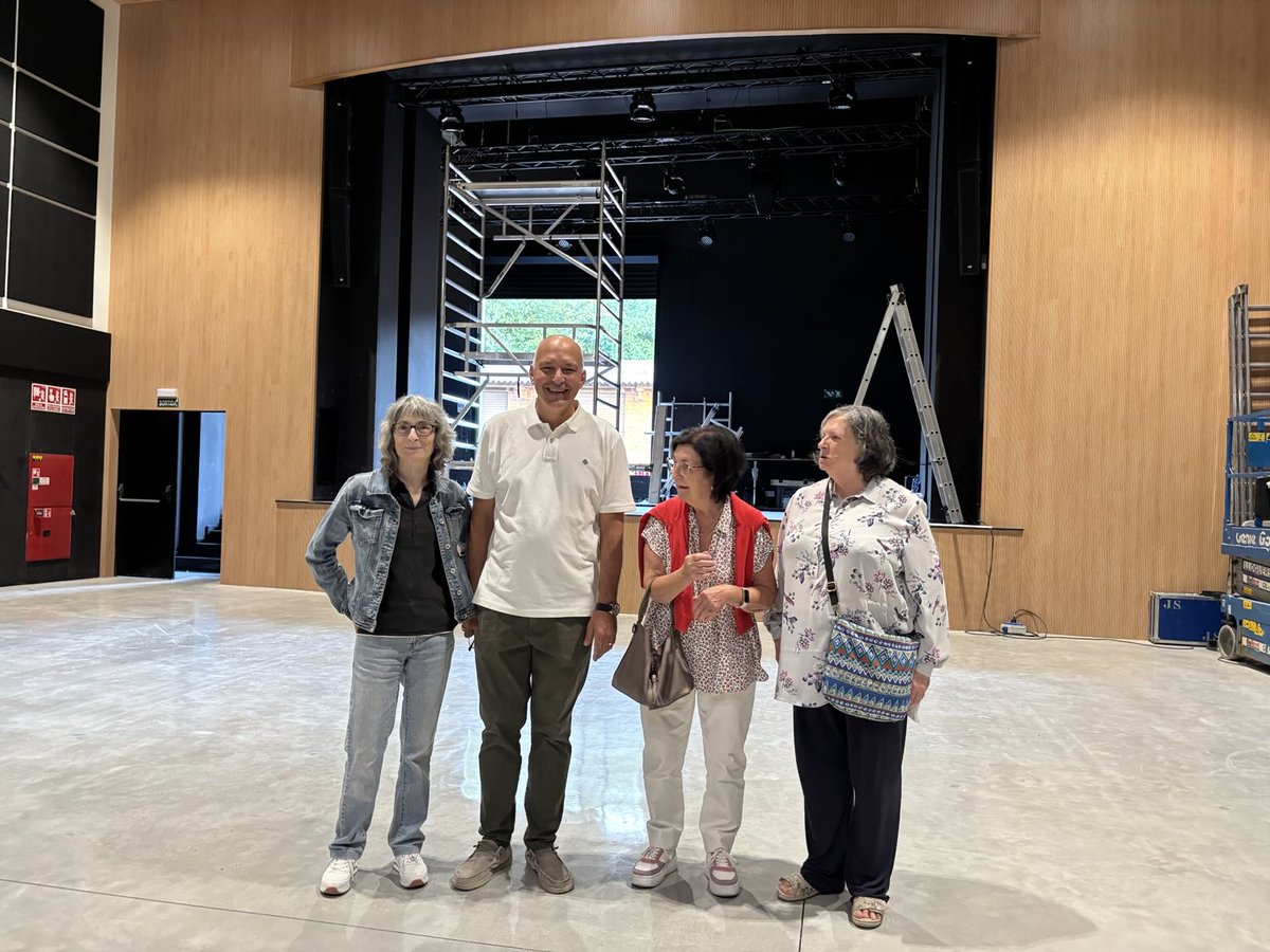 “Era un tema de justícia”. Aquest vespre s’obriran les portes del nou Cafè Teatre Orient a Prats de #Lluçanès que porta més de 20 anys tancat. Un punt de trobada cultural completament renovat que conserva l’essència històrica del municipi ⁦<a href="/pratsdellucanes/">Prats de Lluçanès 🎗</a>⁩