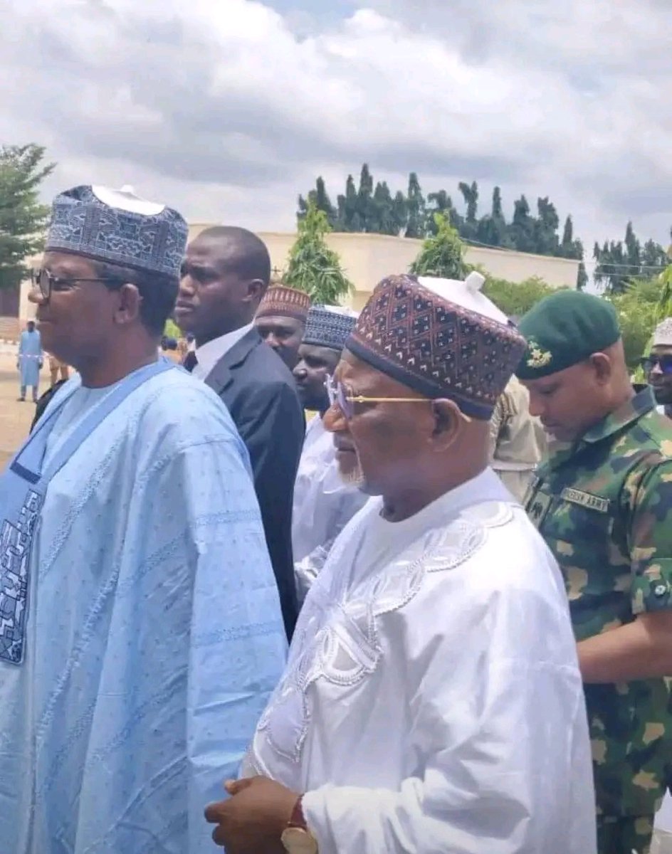 ismaeelsani01's tweet image. President Bola Ahmed Tinubu arrives Kaduna recieved by 5 Northern Governors and NASS members for Senator Yari's son's wedding Fatiha.

#Nigeria #facebookpos #weddingring #facebookvideo